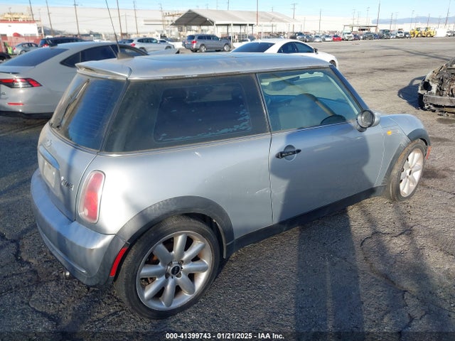 2005 MINI COOPER WMWRC33525TJ70533 Photo 3
