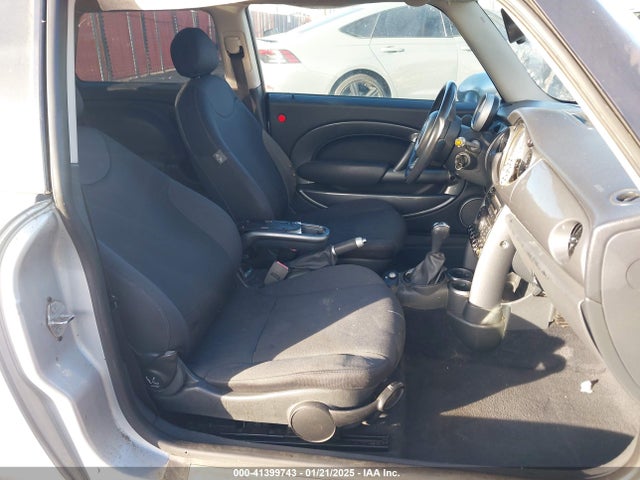 2005 MINI COOPER WMWRC33525TJ70533 Photo 4