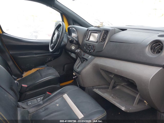3N8CM0JT9EK690183 Nissan NV200 TAXI