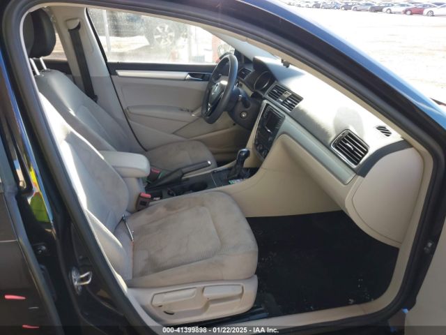 1VWAA7A3XJC024371 Volkswagen Passat 2.0t R-line/2.0t S