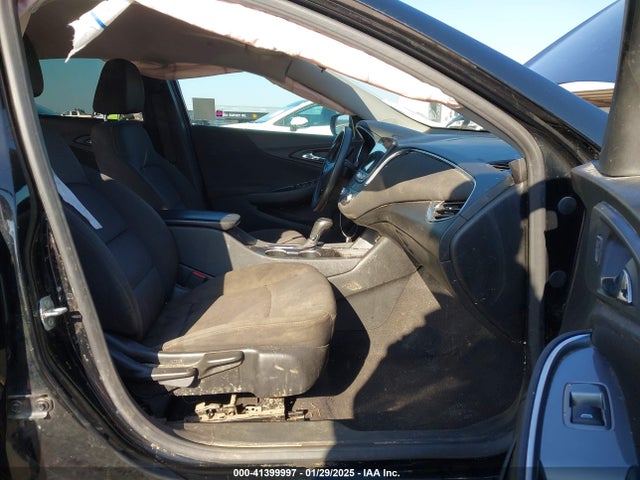 1G1ZD5STXLF121676 Chevrolet Malibu Fwd Lt