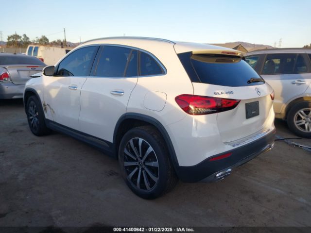 W1N4N4GB5NJ415391 Mercedes-Benz GLA 250