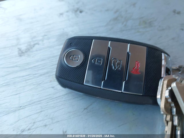 41401639 :رقم المزاد ، KNDPN3AC9L7766847 vin ، 2020 Kia Sportage Ex مزاد بيع
