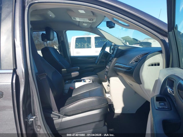 2C4RC1AG7FR675214 Chrysler Town & Country Lx