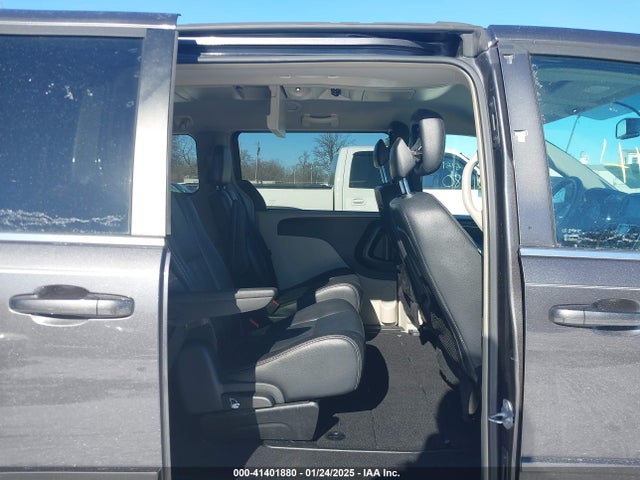 2C4RC1AG7FR675214 Chrysler Town & Country Lx
