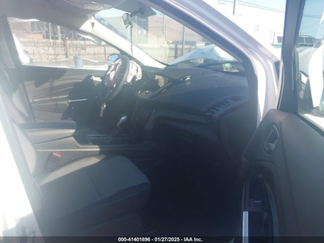 1FMCU9GD3KUC24904 Ford ESCAPE SE