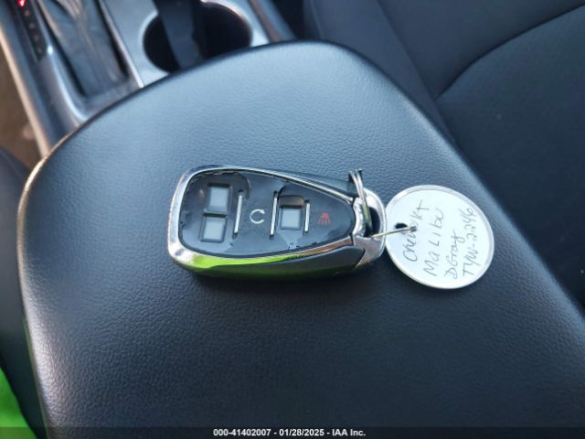 1G1ZC5ST5HF263220 Chevrolet Malibu 1fl