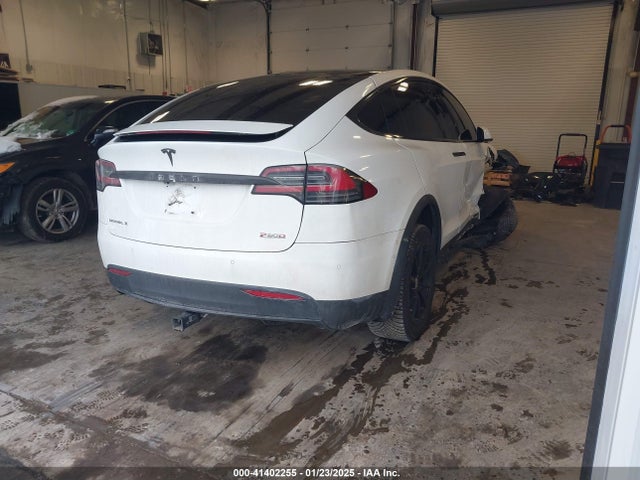 2016 TESLA MODEL X 5YJXCAE45GF003673 Photo 3