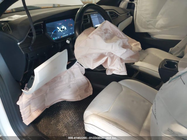 2016 TESLA MODEL X 5YJXCAE45GF003673 Photo 4