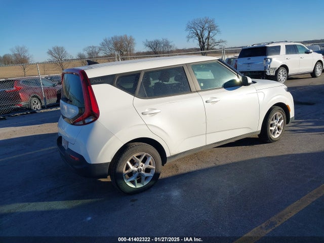 KIA SOUL LX 2022 KNDJ23AU9N7177615 Image 4