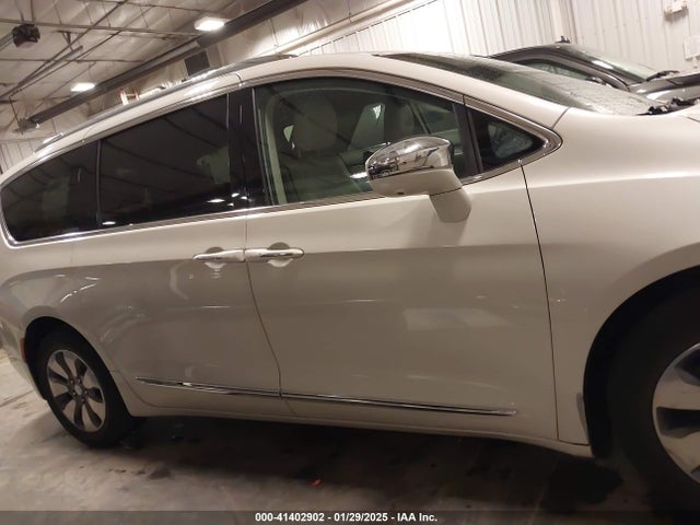 Chrysler Pacifica Hybrid Platinum 2017 2C4RC1N78HR709576 Image 14