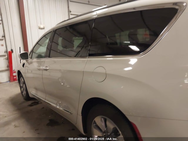 Chrysler Pacifica Hybrid Platinum 2017 2C4RC1N78HR709576 Image 15
