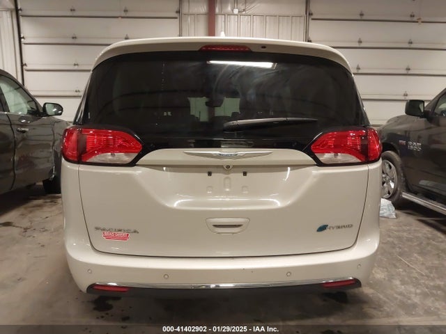 Chrysler Pacifica Hybrid Platinum 2017 2C4RC1N78HR709576 Image 17