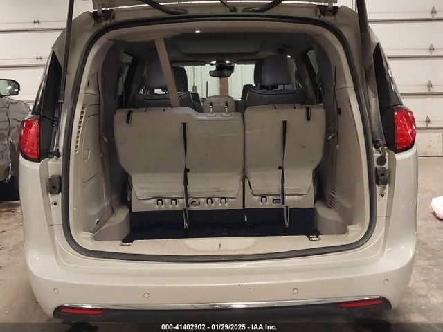 Chrysler Pacifica Hybrid Platinum 2017 2C4RC1N78HR709576 Image 18