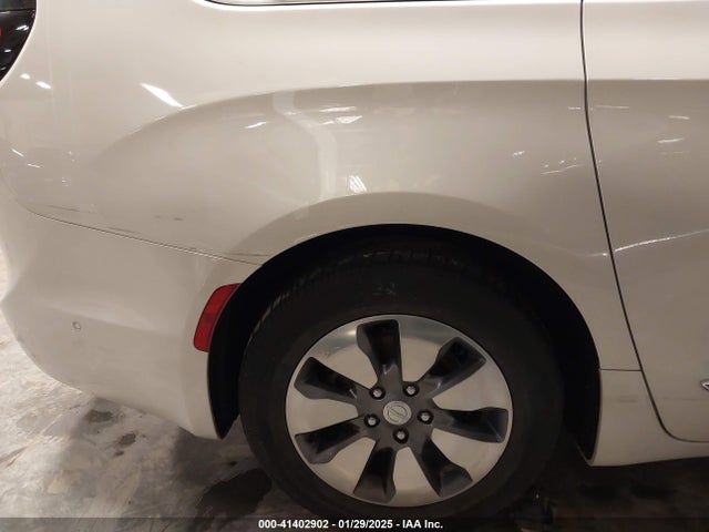 Chrysler Pacifica Hybrid Platinum 2017 2C4RC1N78HR709576 Image 22