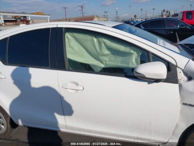 JTDKDTB36G1139480 Toyota Prius C One