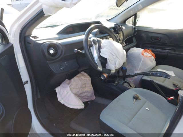JTDKDTB36G1139480 Toyota Prius C One