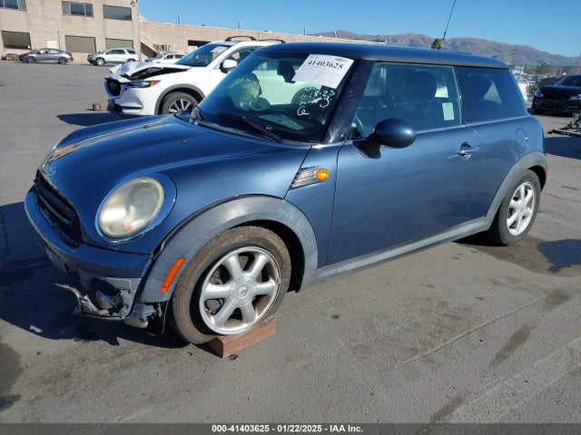 2009 MINI COOPER WMWMF33579TW77418 Photo 1