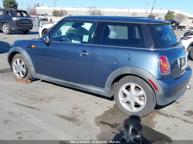 2009 MINI COOPER WMWMF33579TW77418 Photo 2