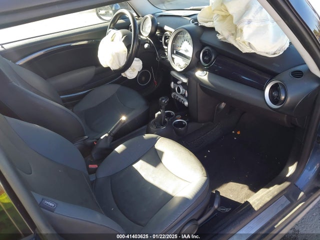 2009 MINI COOPER WMWMF33579TW77418 Photo 4
