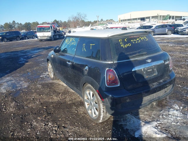 2008 MINI COOPER S WMWMF73508TV35577 Photo 2
