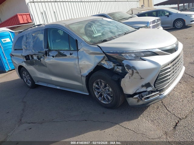 Toyota SIENNA XLE 2024 5TDYRKEC8RS193614 Image 1