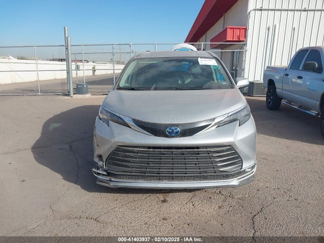 5TDYRKEC8RS193614 Toyota SIENNA XLE