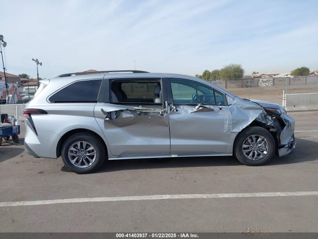 5TDYRKEC8RS193614 Toyota SIENNA XLE