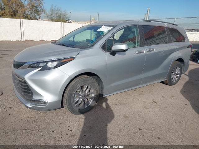 5TDYRKEC8RS193614 Toyota SIENNA XLE