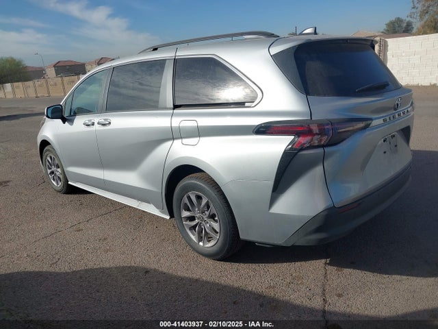 5TDYRKEC8RS193614 Toyota SIENNA XLE