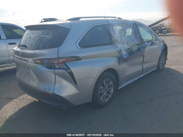 5TDYRKEC8RS193614 Toyota SIENNA XLE