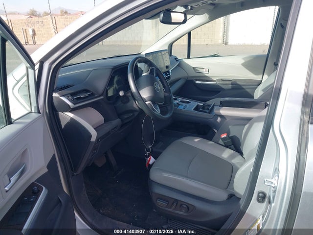 5TDYRKEC8RS193614 Toyota SIENNA XLE