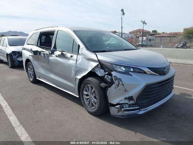 5TDYRKEC8RS193614 Toyota SIENNA XLE