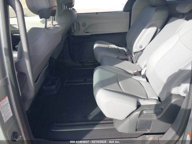 5TDYRKEC8RS193614 Toyota SIENNA XLE