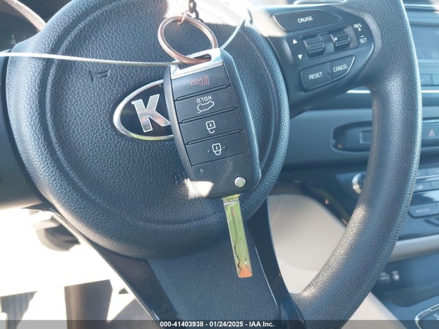 KIA SEDONA LX 2016 KNDMB5C1XG6186490 Image 11