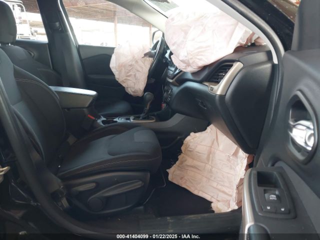 1C4PJLCB1HW641872 Jeep Cherokee Latitude Fwd
