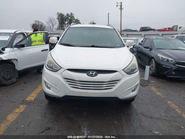KM8JU3AG4FU058325 Hyundai TUCSON SE