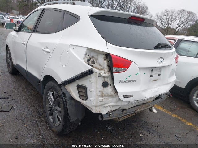 KM8JU3AG4FU058325 Hyundai TUCSON SE