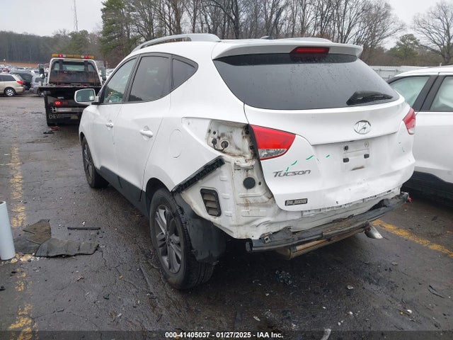KM8JU3AG4FU058325 Hyundai TUCSON SE