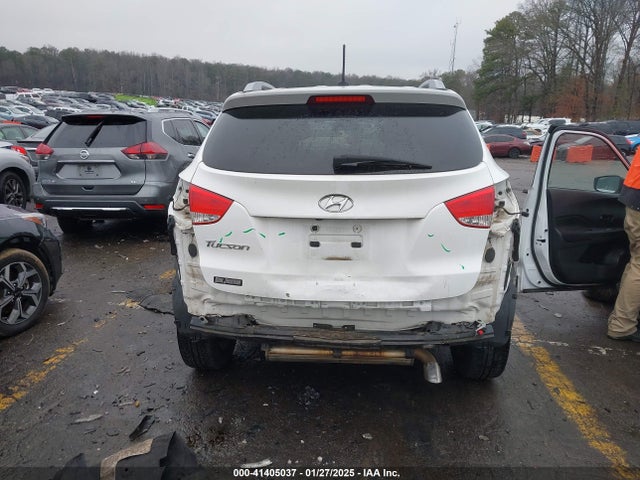 KM8JU3AG4FU058325 Hyundai TUCSON SE