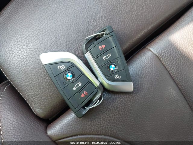 2018 BMW X1 WBXHT3C32J5K31684 Photo 10