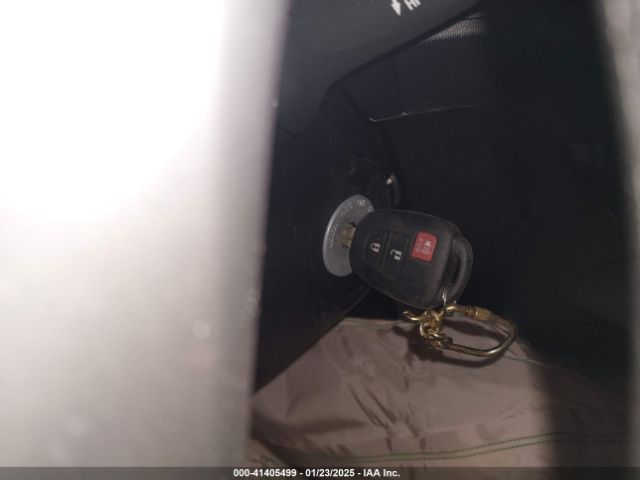 JTDKDTB33G1589717 Toyota Prius C One