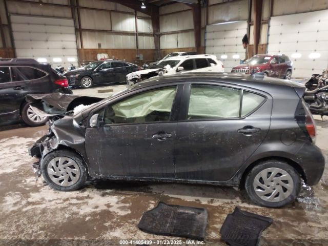 JTDKDTB33G1589717 Toyota Prius C One