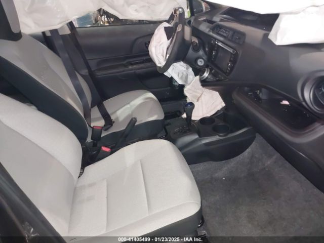 JTDKDTB33G1589717 Toyota Prius C One