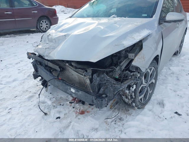 3KPF24AD5ME270044 KIA Forte Lxs