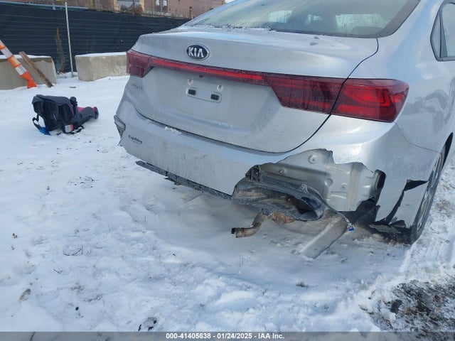 3KPF24AD5ME270044 KIA Forte Lxs