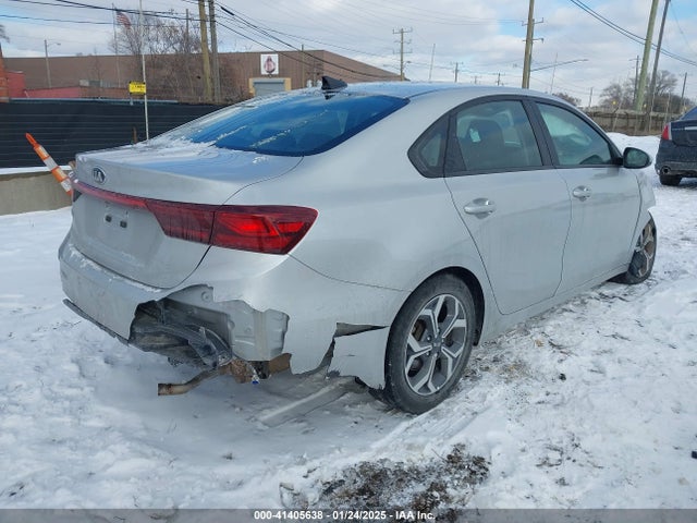 3KPF24AD5ME270044 KIA Forte Lxs