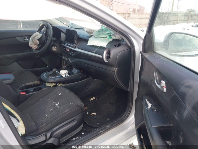 3KPF24AD5ME270044 KIA Forte Lxs