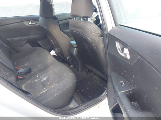 3KPF24AD5ME270044 KIA Forte Lxs