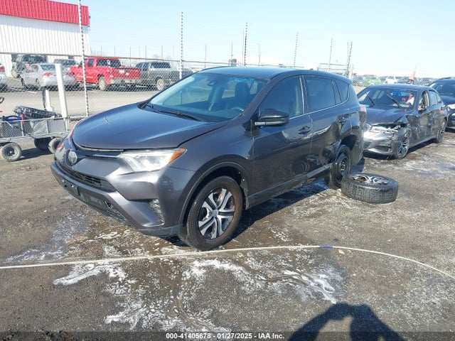 JTMZFREV9JJ725798 Toyota RAV4 LE